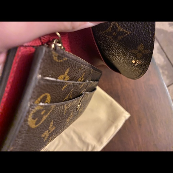 Louis Vuitton Emilie Wallet - Picture 7 of 15